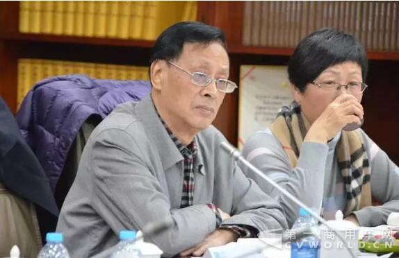 专家企业齐出招 2017客车蓝皮书编纂研讨会收获大4.jpg