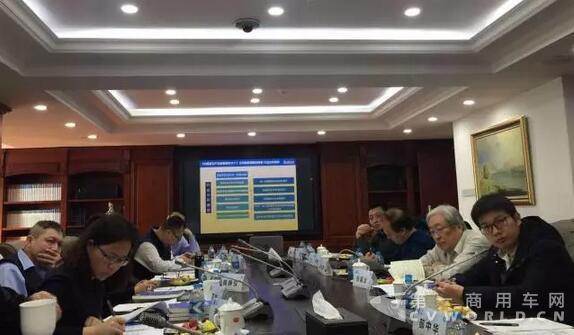 专家企业齐出招 2017客车蓝皮书编纂研讨会收获大8.jpg