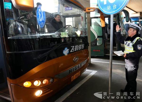 春运期间的海格客车.jpg