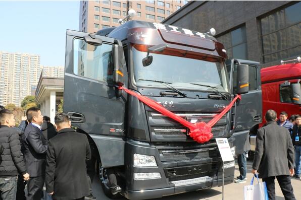 徐工汉风牵引车.jpg