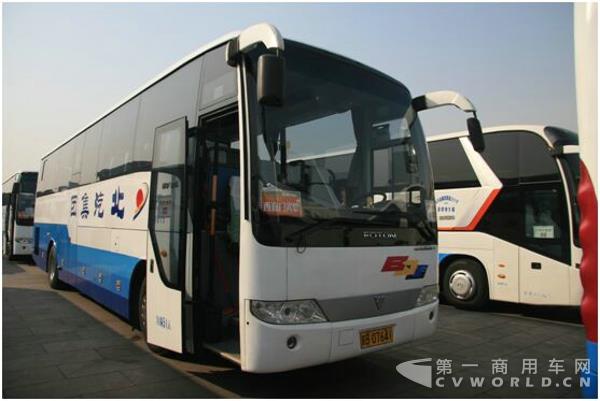 服务2013年全国两会的福田欧辉客车.jpg