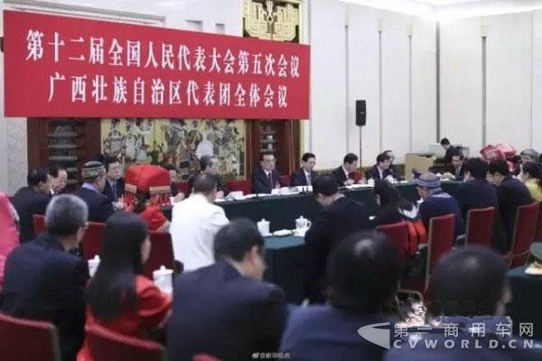 广西代表团全体会议现场.jpg