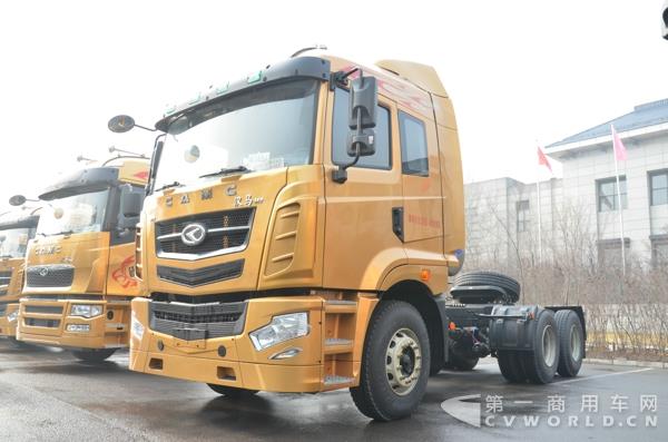 汉马H7  6×4 LNG牵引车.jpg