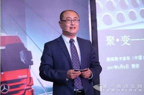戴姆勒卡客车（中国）有限公司车队管理及创值培训部高级经理王丹东先生担任本次圆桌沙龙的主持人.jpg