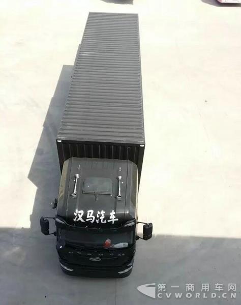 华菱星马 9米6“大单桥”厢式运输车.jpg
