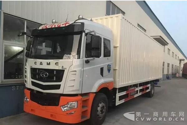 华菱星马 9米6“大单桥”厢式运输车7.jpg