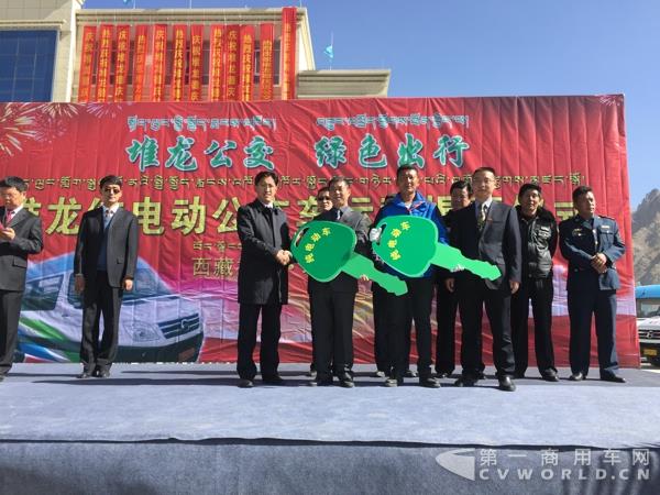 D11纯电动公交交车仪式.jpg