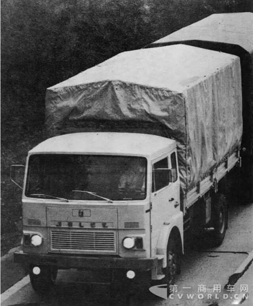 耶尔奇300系列卡车.jpg