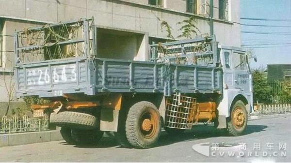 耶尔奇315MD3型9吨重型卡车1.jpg