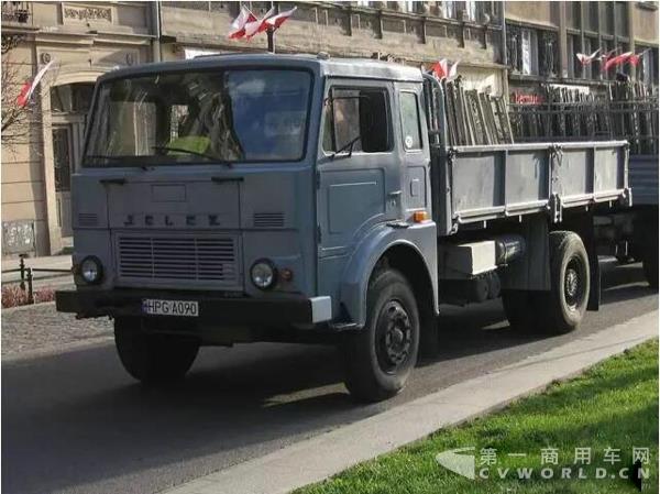 耶尔奇315MD3型9吨重型载货汽车.jpg