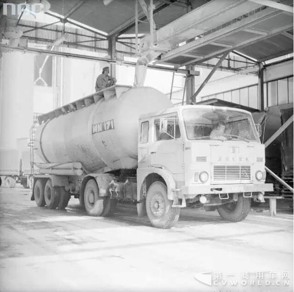 耶尔奇315E卡车2.jpg