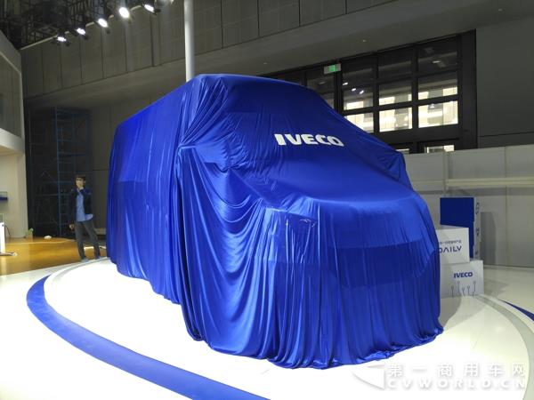 南京依维柯神秘新车2.jpg