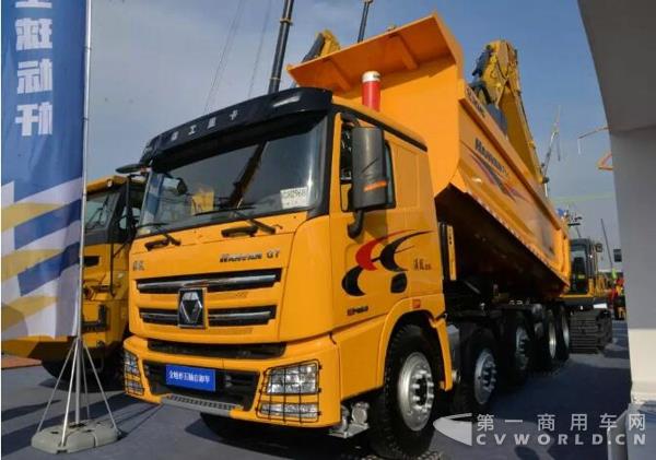 徐工汽车全球首创全油气悬架五轴自卸车.jpg