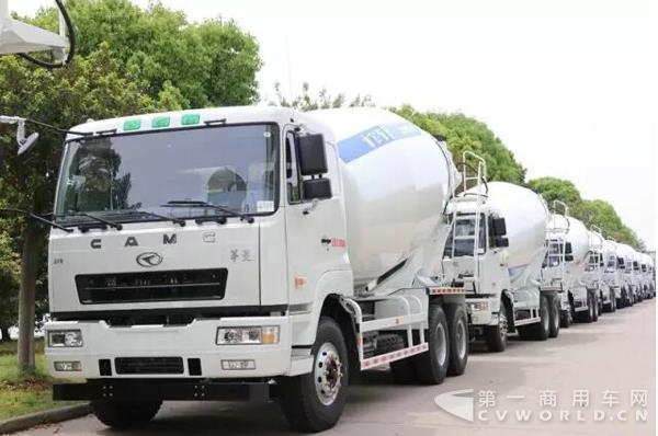 星马搅拌车1.jpg