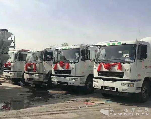 星马搅拌车2.jpg