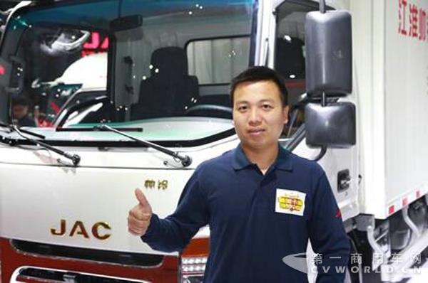 “最美卡哥” 杨宗兵  工作地点：浙江义乌市  车型：江淮工程车.jpg