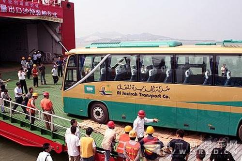 金龙客车大力开拓海丝沿线市场.jpg