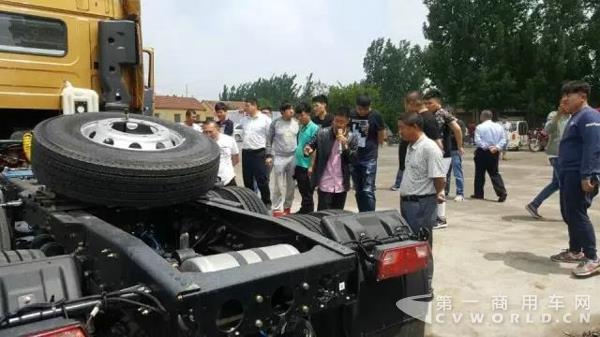 推介显成效 枣庄客户现场下单1.jpg