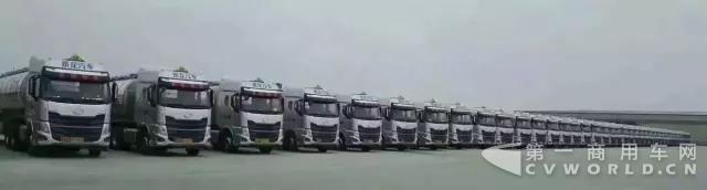 100台乘龙H7危化品运输车即将交付.jpg
