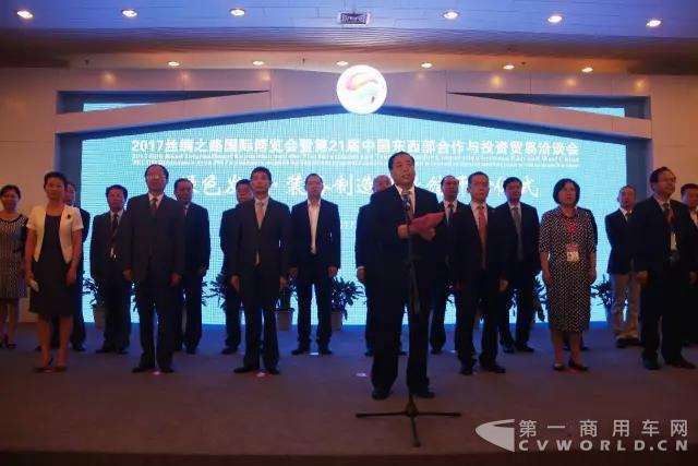 南京金龙闪耀丝博会 开沃汽车对接70国.jpg