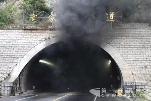 山东威海致13死客车放火案告破：系司机人为纵火.jpg
