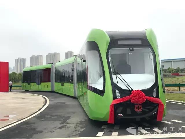 全球首列虚拟轨道列车诞生 或改变您的出行方式1.jpg