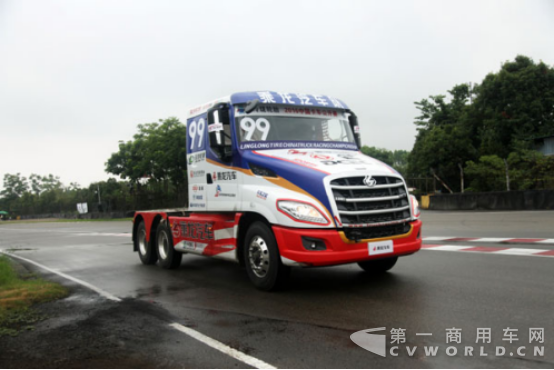 【卡赛预热稿】战火重燃 乘龙H7、T7即将出征2017中国卡车公开赛353.png