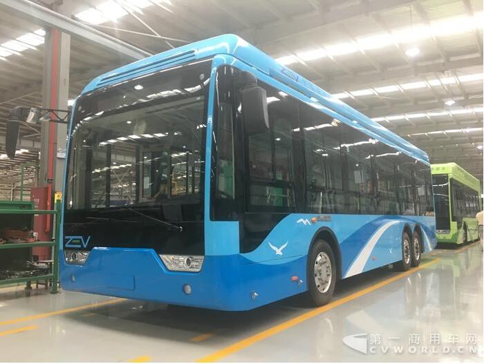 中植新能源客车.jpg