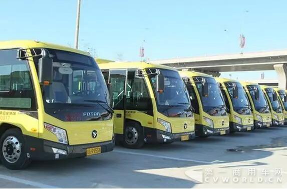停靠在北京公交场站的福田欧辉城市客车1.jpg