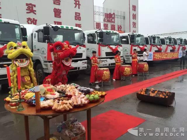 20台华菱星马搅拌车成功交付杭州明坚商品混凝土有限公司.jpg