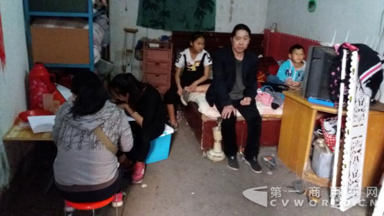 配图【救助报道】小希望大爱心 东风柳汽将爱带到平顶山-灵思云途-20170627967.png