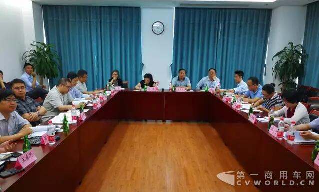 《无车承运人相关政策研究》课题开题会在京召开.jpg
