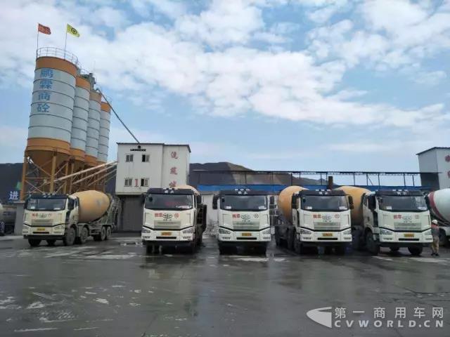 解放J6P搅拌车实力圈粉，竭诚助力城市建设！.jpg