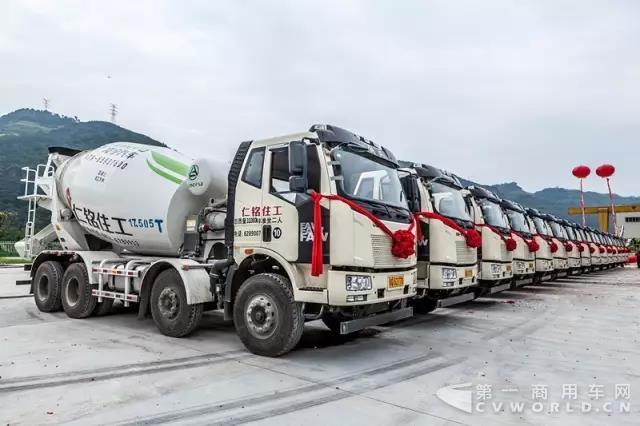 解放J6P搅拌车实力圈粉，竭诚助力城市建设！1.jpg