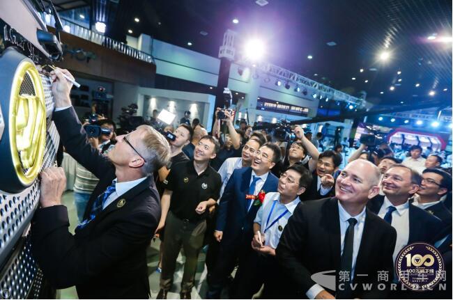 见证百万传奇 开启超卡时代 欧曼第100万辆重卡在京下线18.jpg