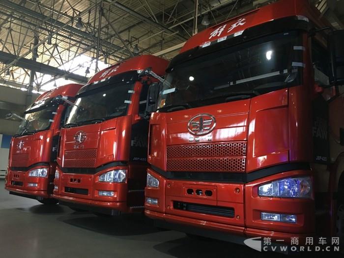 现场展车.jpg2.jpg