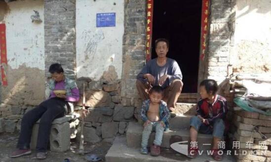 东风柳汽为鲁山留守儿童“点亮未来”1.jpg