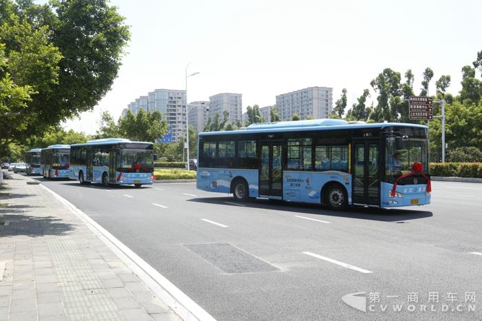 3 崭新的金旅“川流”城市公交正式上路.jpg