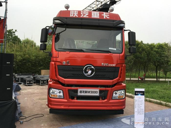 德龙新M3000 2017款 6x4 牵引车 （搭载潍柴WP12发动机 满足国五排放） (3).jpg