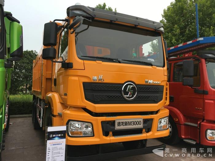 德龙新M3000 2017款 6x4新型环保渣土车 (1).jpg