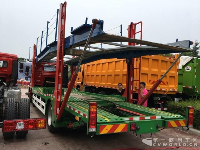 德龙新M3000 6x2中置轴车辆运输车 (3).jpg