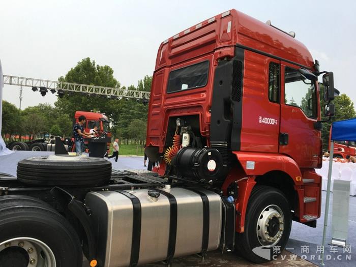 德龙新M3000 2017款 6x4牵引车  (1).jpg