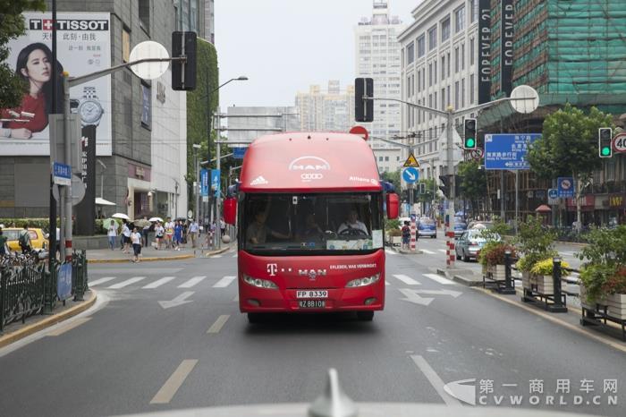 拜仁专属座驾——MAN大巴1147182998.jpg
