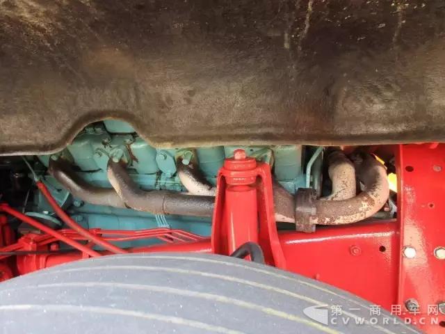 141搭载了一台14升V8发动机.jpg