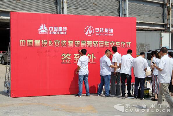 豪购50台 我为啥选择重汽中置轴轿运车.jpg