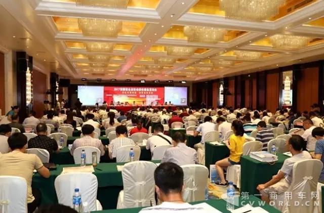 江淮汽车荣获“2016年度安徽省工业企业最佳社会责任报告”称号.jpg