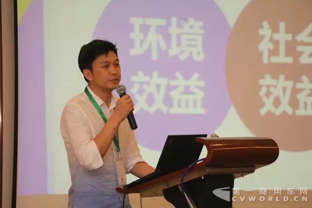 银隆新能源营销八部总经理刘锦松作主题演讲.jpg