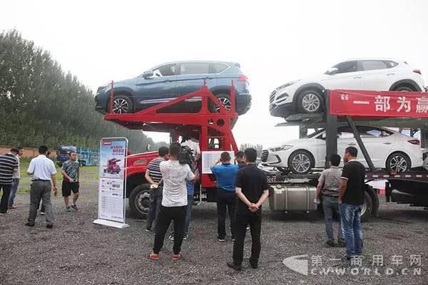 柳汽4X2龙卡轿运车路演品鉴会在京举行1.jpg