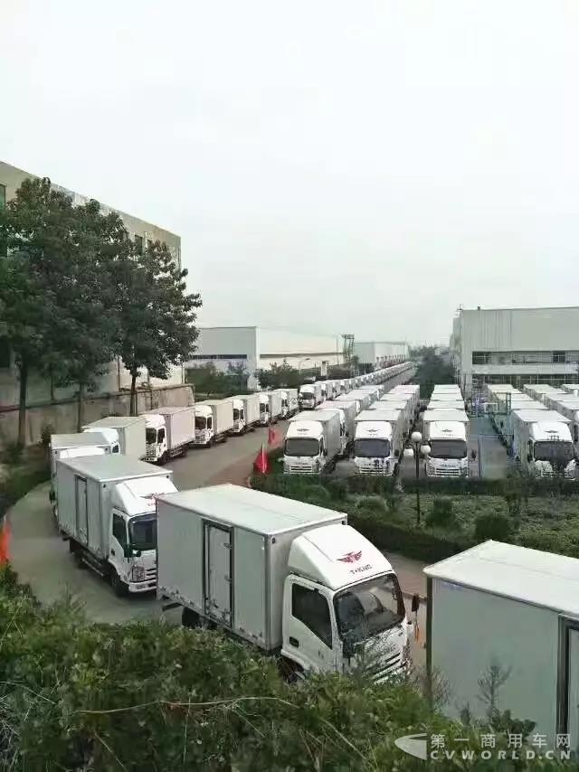 唐骏新能源万辆订单首批发车仪式隆重举行4.jpg