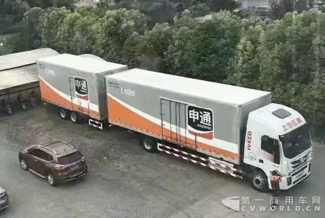 红岩.jpg